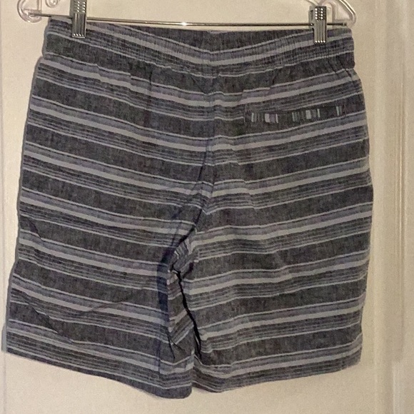 Men’s Old Navy Shorts - Picture 2 of 3